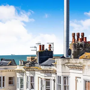 Apartment I360 Penthouse: Seaside Retreat With Private Rooftop, Brighton