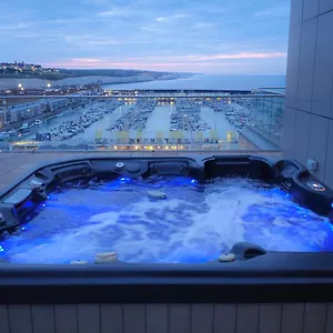 Apartment Unique Sea View Penthouse With Hot Tub, Brighton